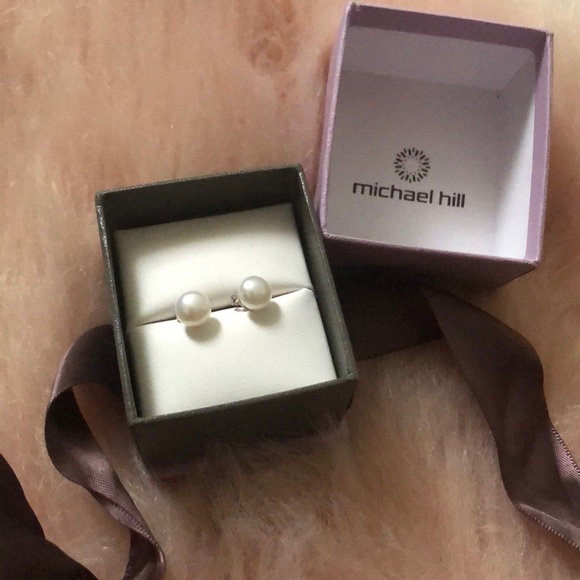 NEW Michael Hill Pearl Earrings